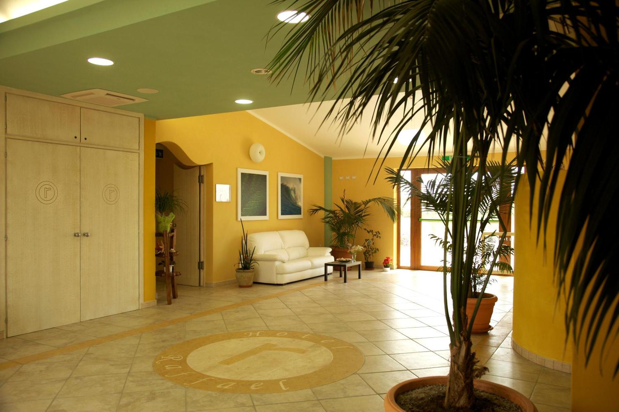 Hotel Raffael Phg Putzu Idu Exterior photo