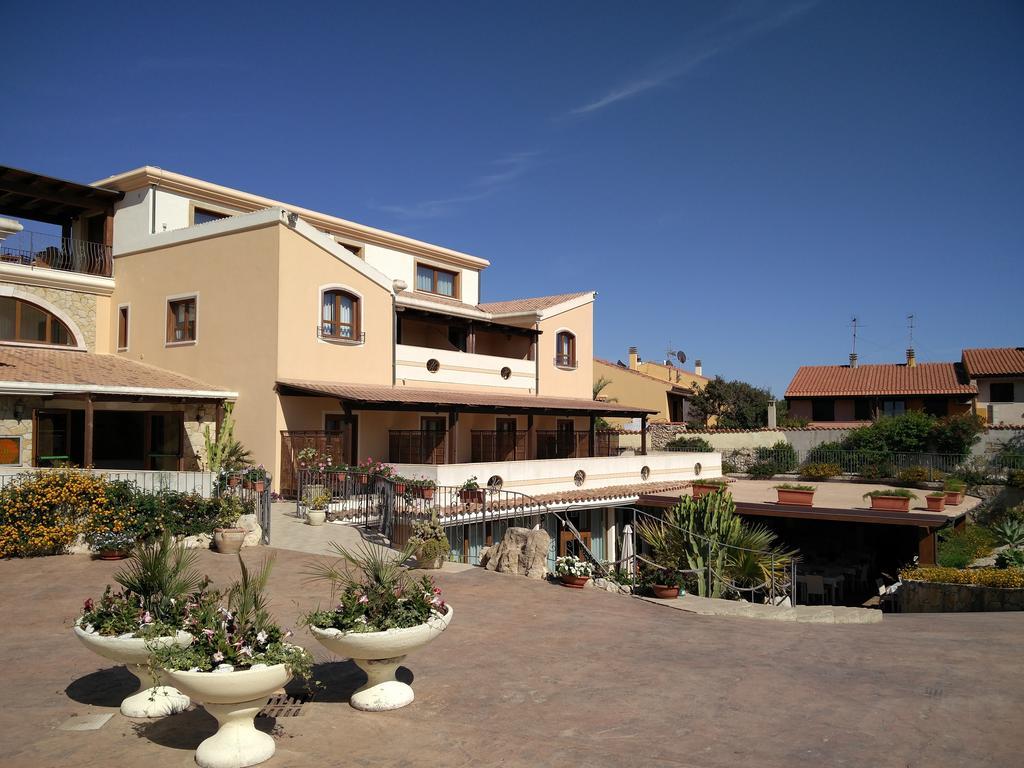 Hotel Raffael Phg Putzu Idu Exterior photo