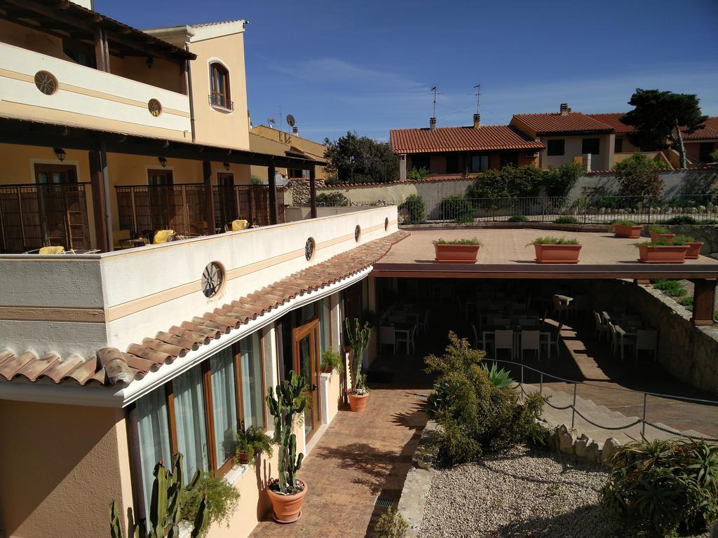 Hotel Raffael Phg Putzu Idu Exterior photo