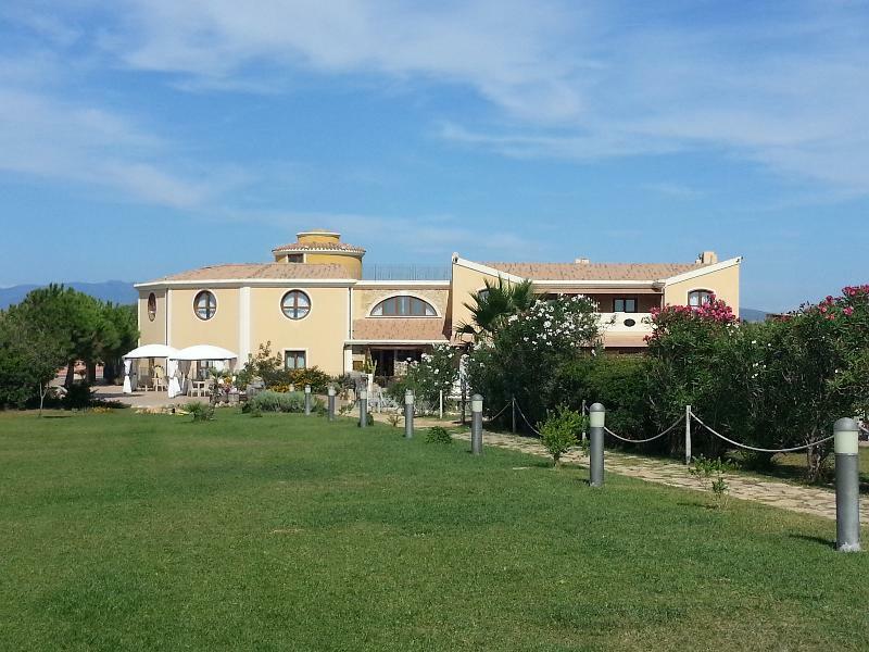 Hotel Raffael Phg Putzu Idu Exterior photo